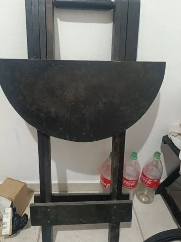 Mesa madeira com 2 cadeiras 