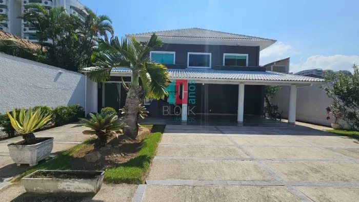 Recreio dos Bandeirantes | Casa de Condomínio 5 quartos, sendo 4 suites