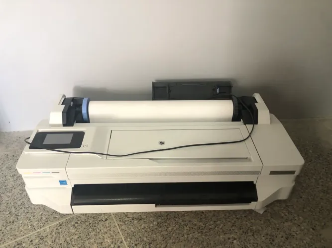 Plotter HP DesignJet (modelo a confirmar)