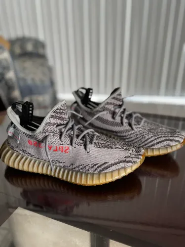 Tênis  Adidas Yeezy Beluga 2.0