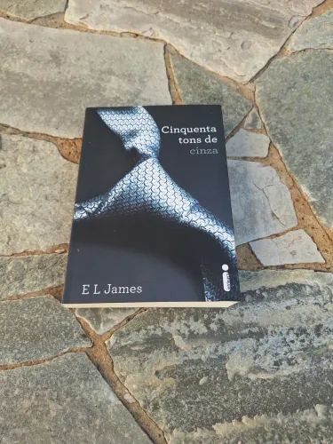 Livro Cinquenta tons de cinza
