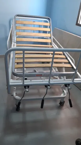 Cama hospitalar. 