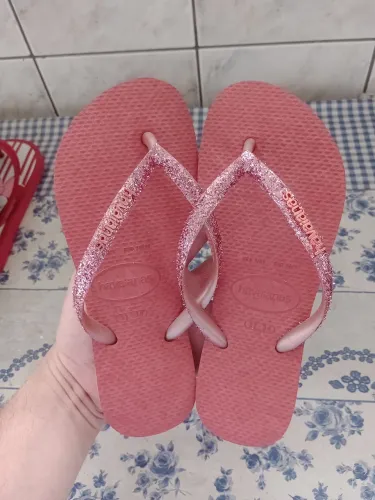 Dois chinelos havaianas original 33 34