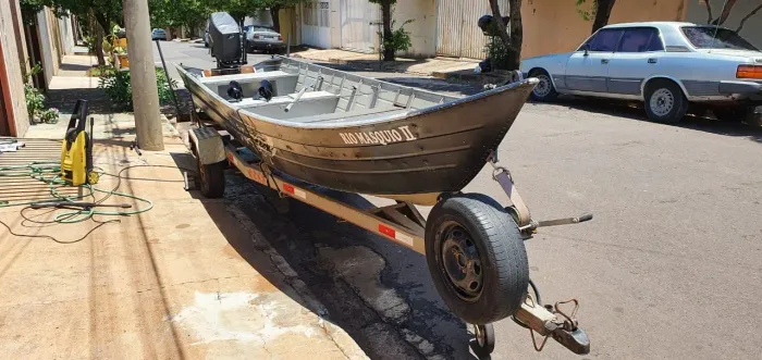 Barco 6 metros borda alta+ carreta