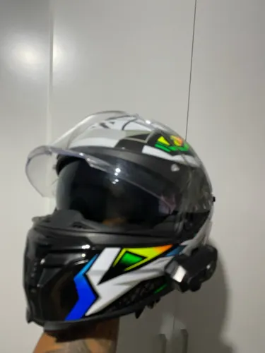 Vende se norisk fechado já com intercomunicador