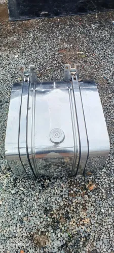 Tanque de combustível em aço inox, com suporte e cintas
