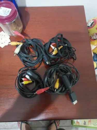 Lote 04 cabos av Playstation 2 no estado leia