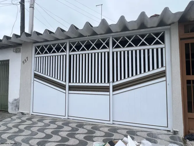 Casa para Venda em Praia Grande, Maracanã, 2 dormitórios, 1 suíte, 2 banheiros, 2 vagas