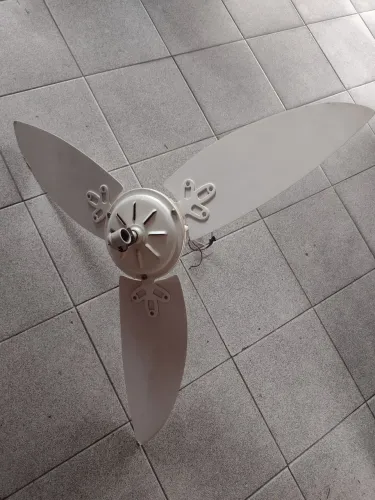 Ventilador de teto (LEIA)