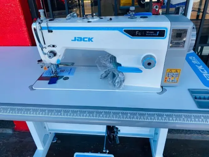 Maquina de costura Reta Jack