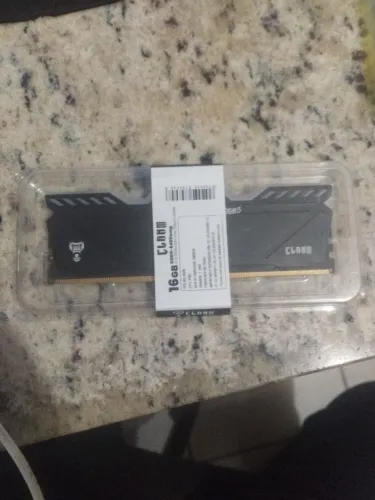 Vendo 2 memórias ram 16GB DD5 cada uma 2.000 mas aceito oferta não absurda...
