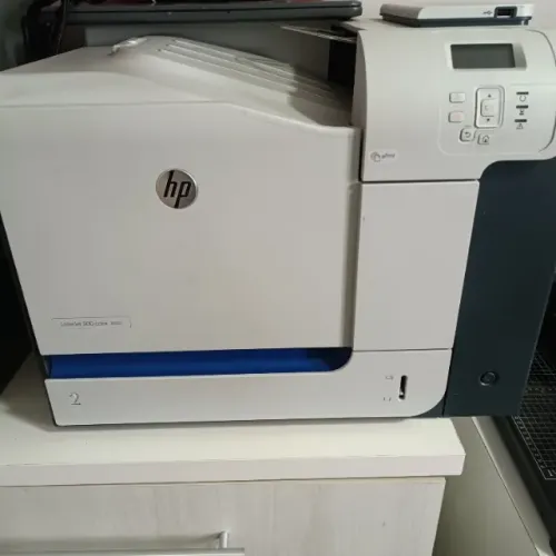 Impressora a laser HP M551