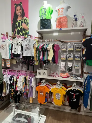 Vendo utensílios para loja de roupas