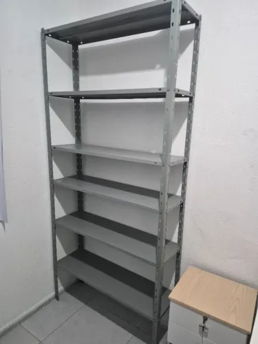 Estante de ferro