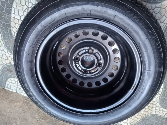 Pneu 185/65R15 com calha
