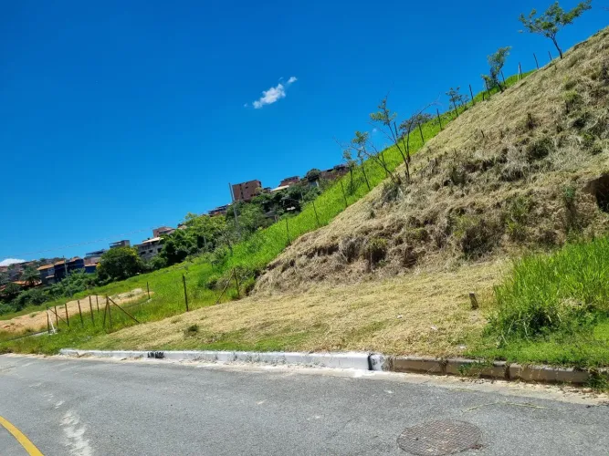 Lote de 816,54m² no bairro ibituruna em Ibirite pertinho do Barreiro BH 