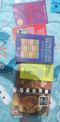 Livros diversos cada um por 10