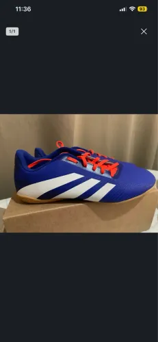 Chuteira futsal Adidas predator essencial