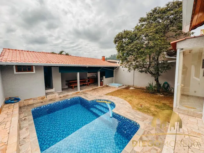 CASA COM PISCINA À VENDA EM MAIRIPORÃ A MENOS DE 5 MINUTOS DO CENTRO