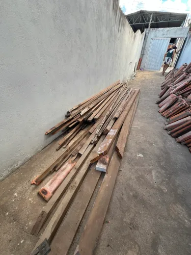 Oportunidade! Madeira e telhas para cobertura de 50m2