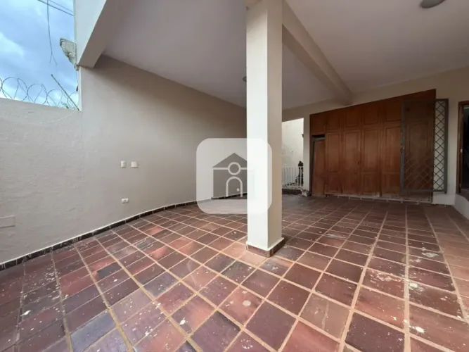 Casa comercial para locação no bairro Cazeca