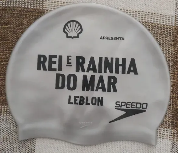 Touca de silicone na cor prata Rei e Rainha. Também tenho azul. 