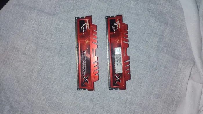 Memória RAM G.SKILL Ripjaws X 8GB DDR3 1600MHz, funcionando perfeitamente.