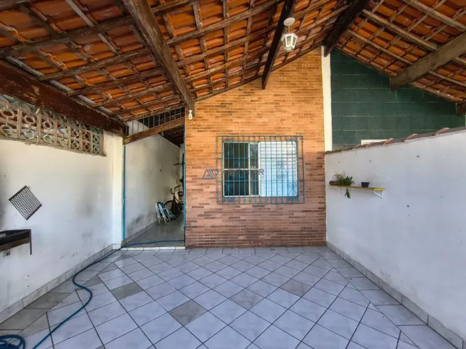 Casa geminada à venda na Tupi em Praia Grande, 2 quartos, 2 banheiros e 2 vagas