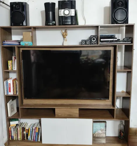 Estante Home para TV de até 55 polegadas para divisão de ambientes amadeirado MDF