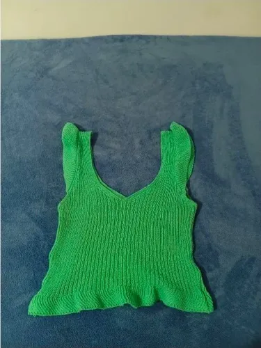 Blusa cropped verde canelado