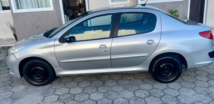 Peugeot 207 Sedan Passion XR 1.4 Flex 8V 4P 2010
