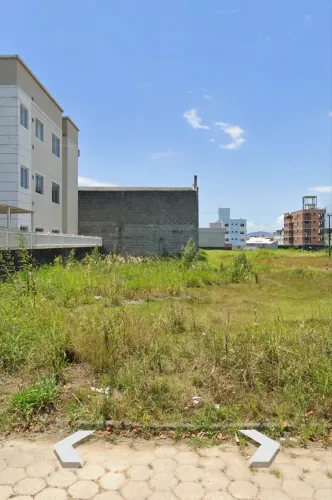 Terreno diferenciado à venda no Bairro Aririú