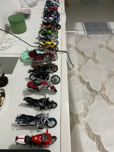 Vendo Coleção de Motos Miniaturas 27 motos