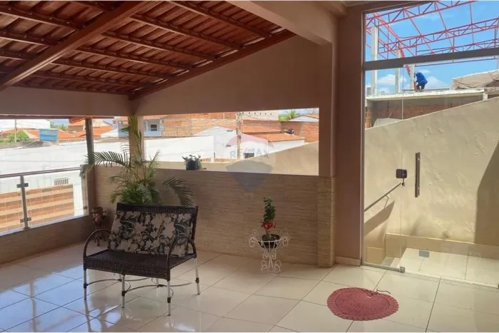 Sobrado à Venda Duas residências independentes em um só imóvel!