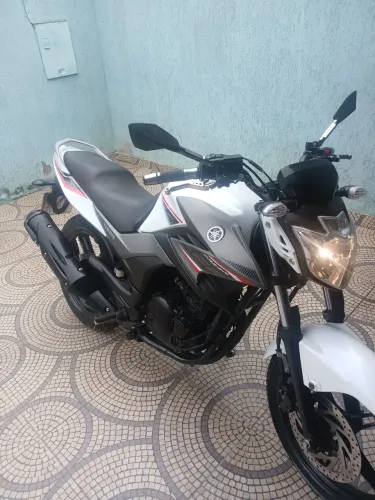 YAMAHA FAZER  250 201!7 Estudo troca proposta a vista? 