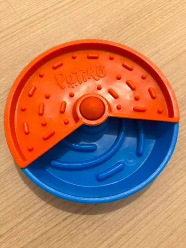 Comedouro e brinquedo para PET