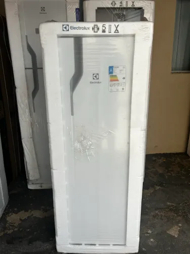 GELADEIRA 240 LITROS DEGELO AUTOMÁTICO ELETROLUX 