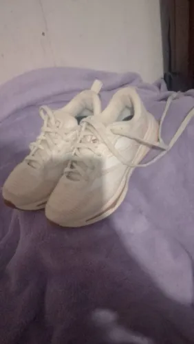 Tênis Adidas feminino bege.  Número 37 semi-novo 