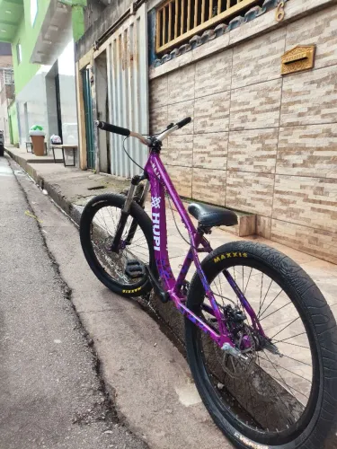 BIKE HUPI NAJA V9 2025 MAXXIS 