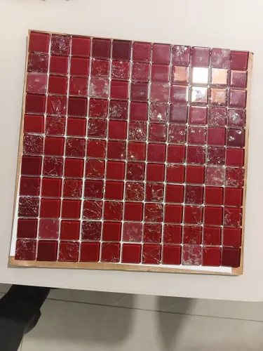 Pastilhas de vidro vermelhas ,craqueladas nova tenho 50 placass