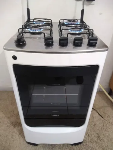 Vendo fogão " CONSUL " AUTOMÁTICO COM LUZ DO FORNO " O FORNO ESTÁ NOVO "'