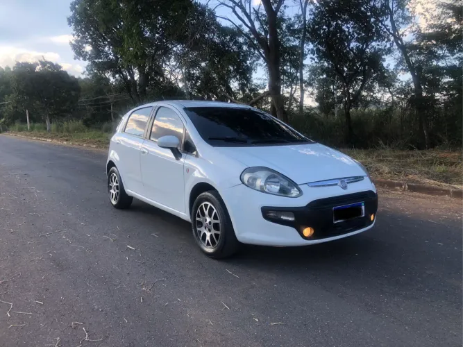 Fiat Punto Attractive 1.4 Fire Flex 8V 5P 2013