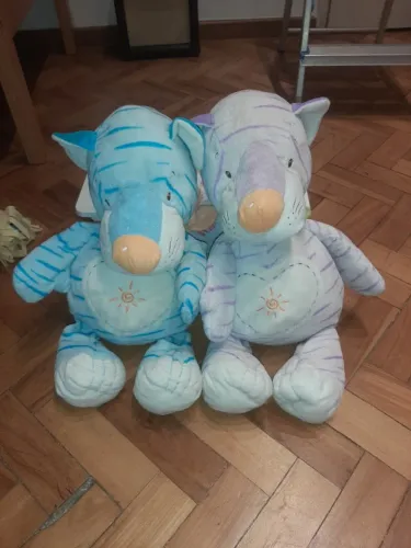 Dois tigres de pelúcias super fofos