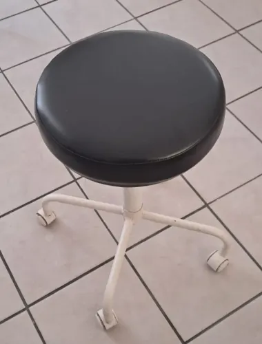 Vendo mocho, banco para estética R$ 70,00