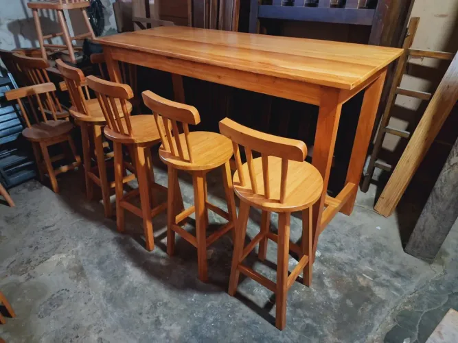 Mesa com cadeiras