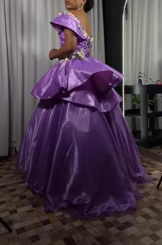 Vestido de Debutante Lilás Bordado à Mão 2 em 1 - Acompanha anágua