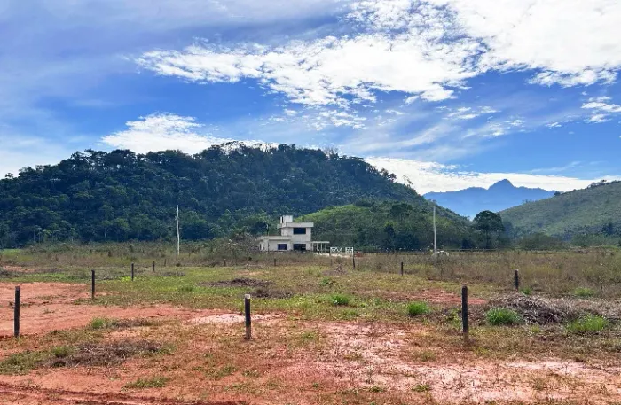 Terreno / Lote 525m2 (15x35m) em Condomínio Rural em Xerém
