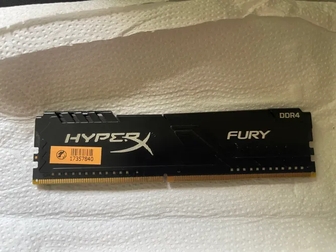 Memória RAM HyperX Fury 8GB DDR4 2400MHz - Ótimo estado