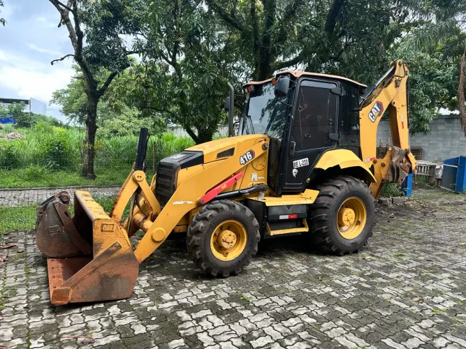 Locação de Retroescavadeira 