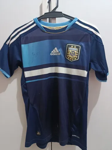 Blusa original da Argentina com autógrafo do Maradona